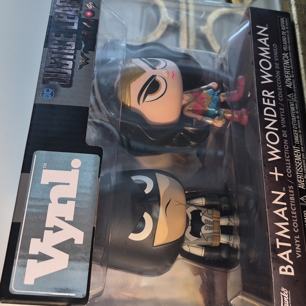 Funko Pop Vynl × DC Justice League Batman & Wonder Woman Vinyl Collectibles.